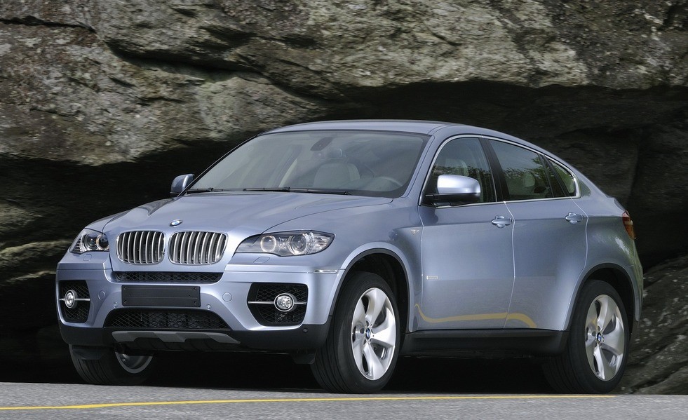 BMW презентует в Лос-Анджелесе гибридное трио